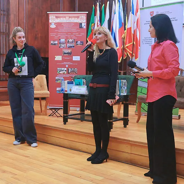 FILIT 2025 - Scriitori printre liceeni 5 Oana Paler, Alina Purcaru, Lavinia Ungureanu - Filit 2025