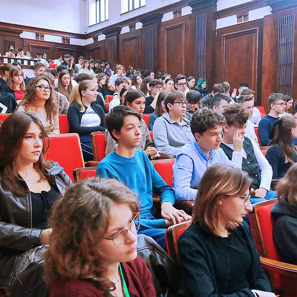 FILIT 2025 - Scriitori printre liceeni 7 Publicul din Sala Festivitati